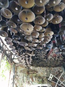 Collezione di campane di Salvatore Devias allevatore di Orgosolo