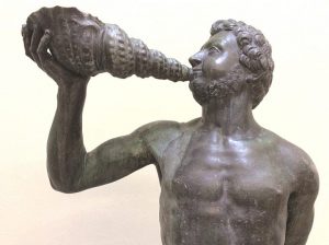 Su corru marinu - Il dio del mare Tritone mentre suona una conchiglia